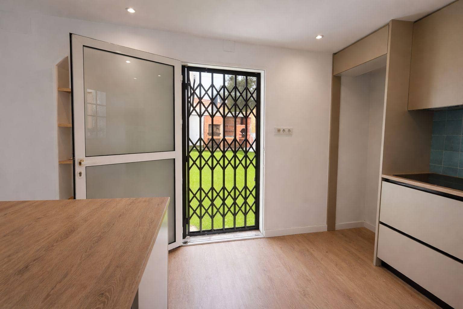 4 chambre Villa/Maison à vendre à El Carmoli avec garage - 375 000 € (Ref: 10060244)