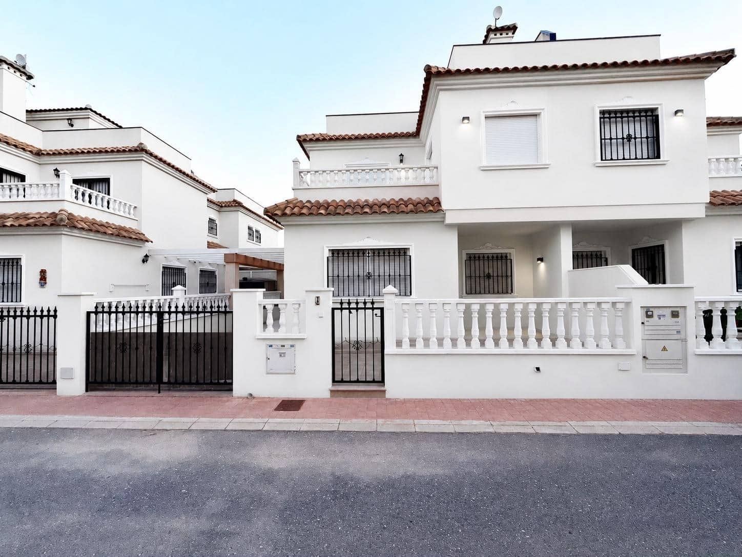 Adosado de 2 habitaciones en Roda en venta con piscina - 160.000 € (Ref: 10060247)