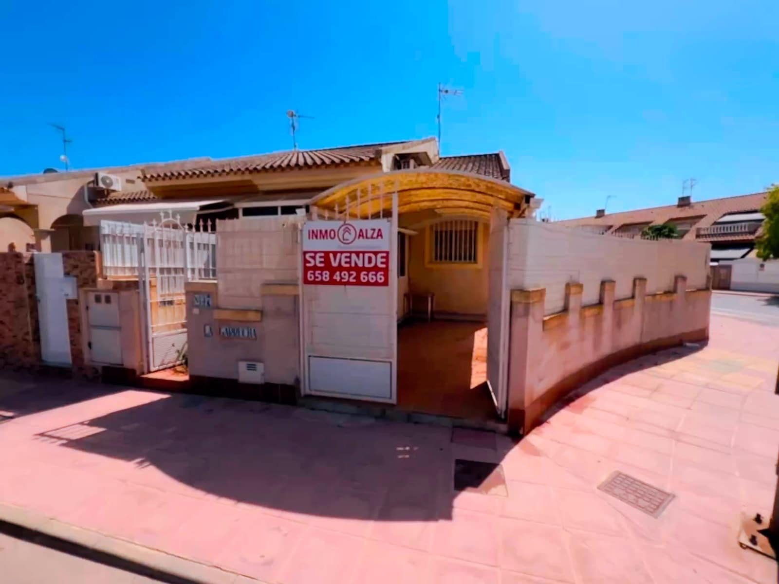 Adosado de 3 habitaciones en Los Alcázares en venta con garaje - 180.000 € (Ref: 10060258)