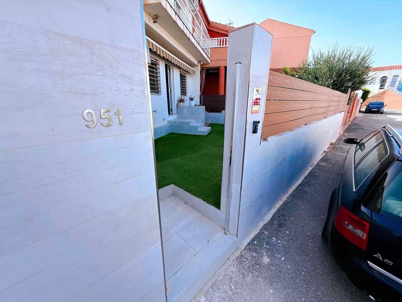 Adosado de 4 habitaciones en Los Alcázares en venta - 175.000 € (Ref: 10060273)