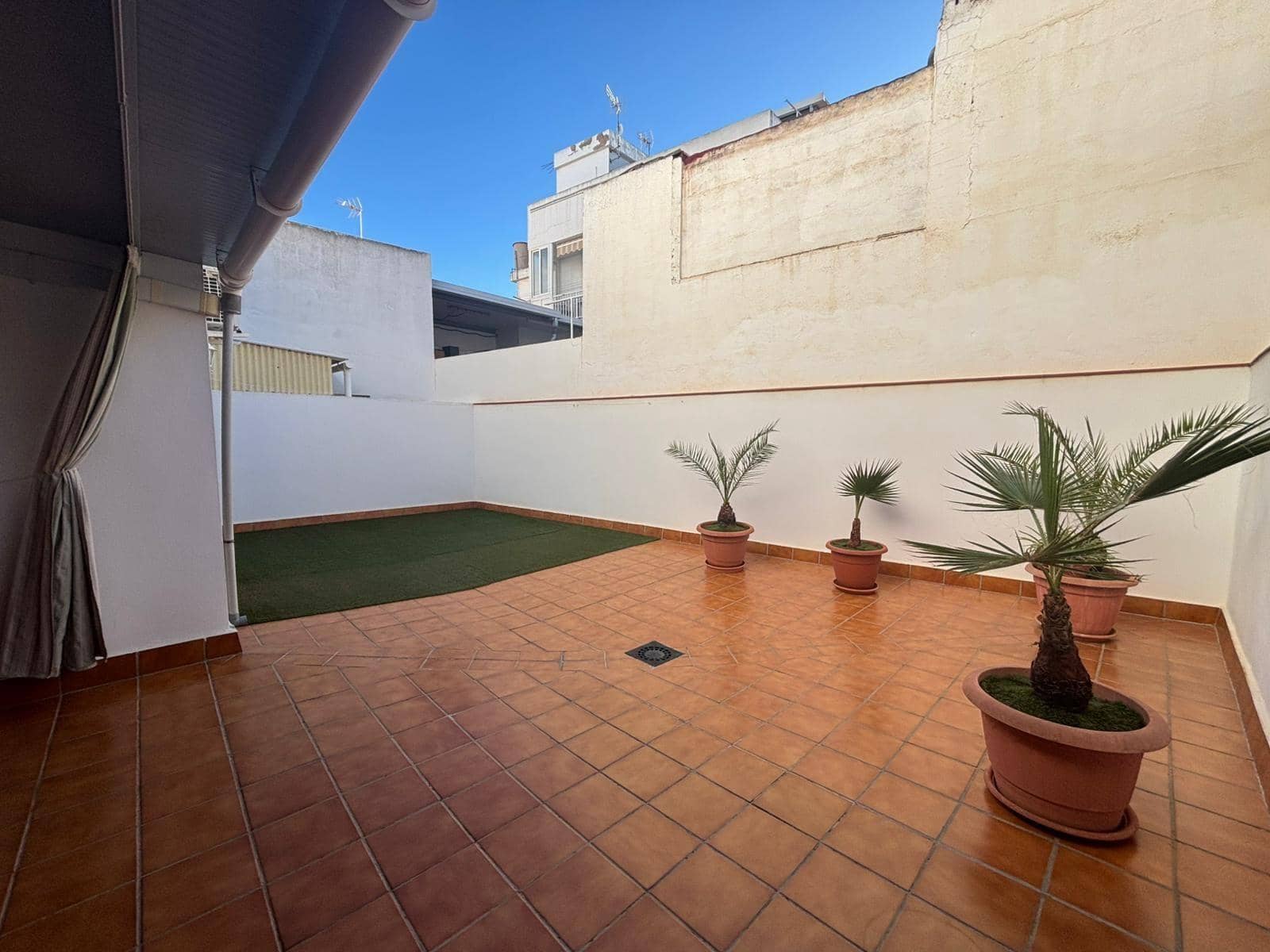 3 soverom Leilighet til leie i Los Alcazares - € 800 (Ref: 10060282)