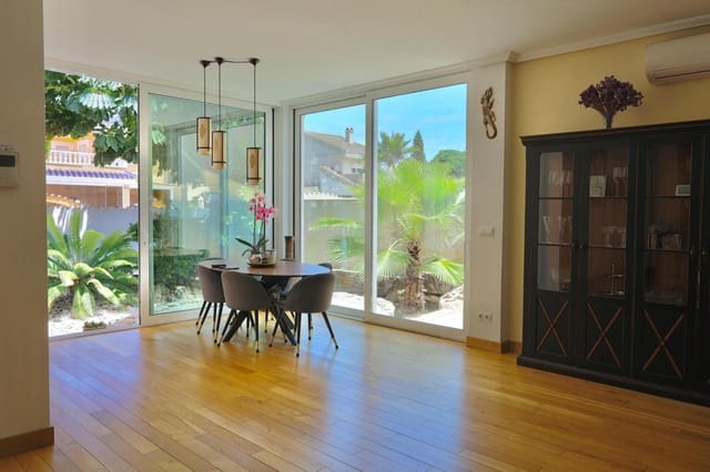 4 soveværelse Villa til salg i Los Alcázares med swimmingpool garage - € 695.000 (Ref: 10086378)