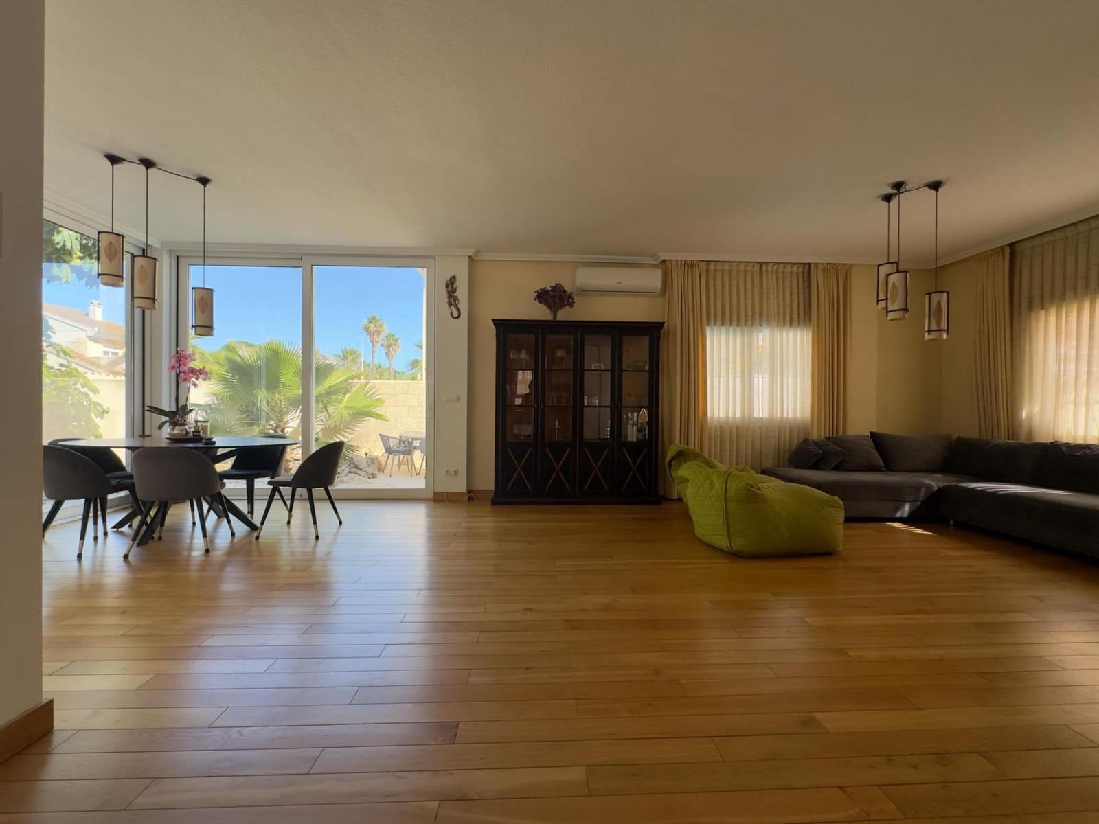 4 soveværelse Villa til salg i Los Alcazares med swimmingpool garage - € 695.000 (Ref: 10086378)