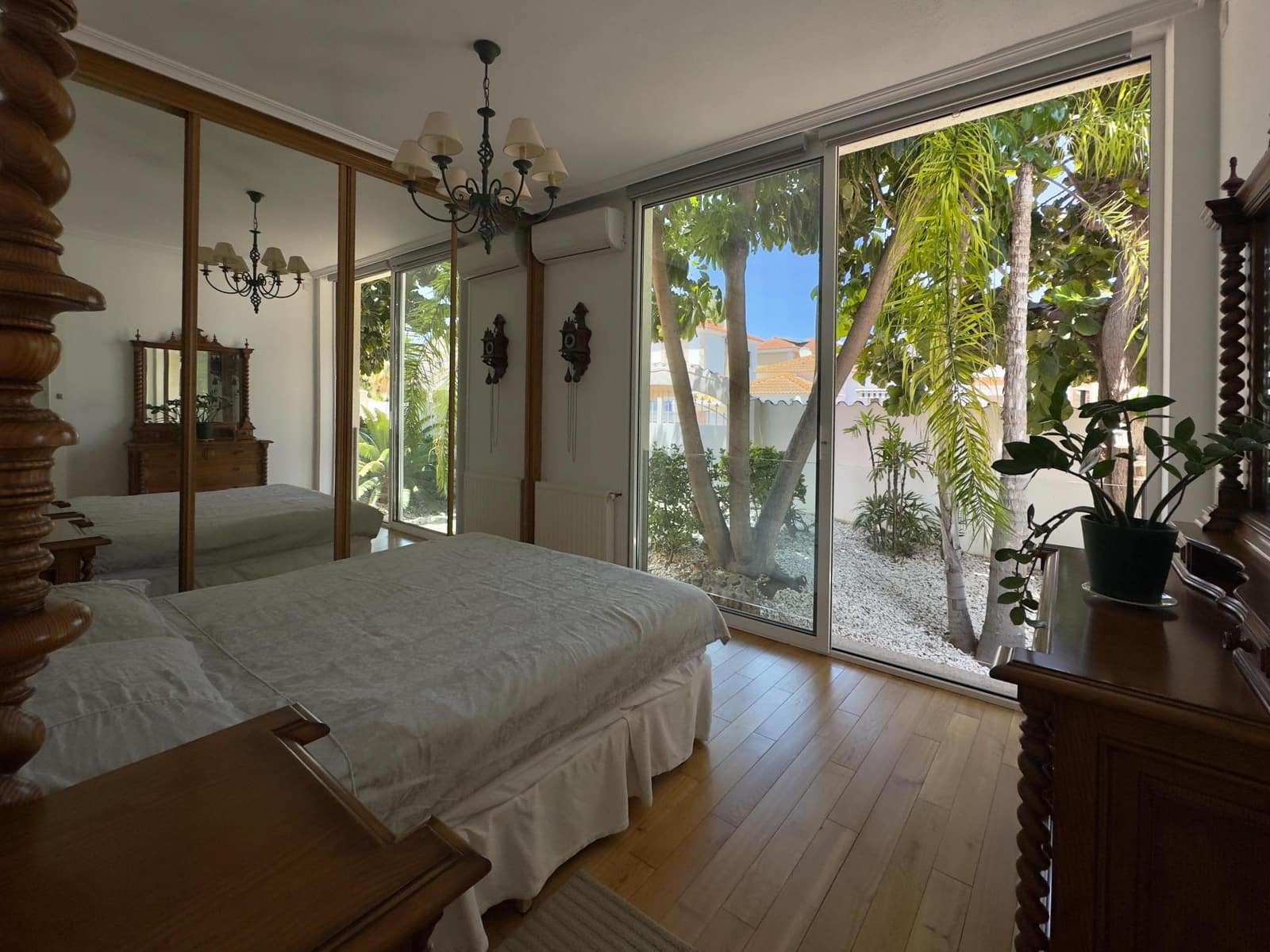 4 soveværelse Villa til salg i Los Alcazares med swimmingpool garage - € 695.000 (Ref: 10086378)