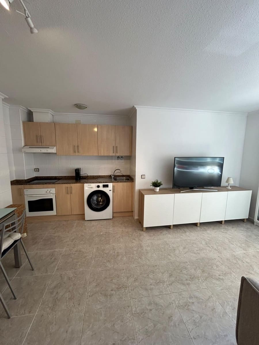2 soveværelse Lejlighed til leje i Torrevieja - € 700 (Ref: 10100387)