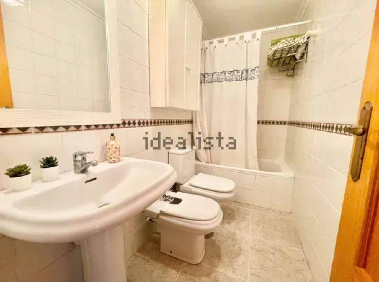2 soveværelse Lejlighed til leje i Torrevieja - € 700 (Ref: 10100387)