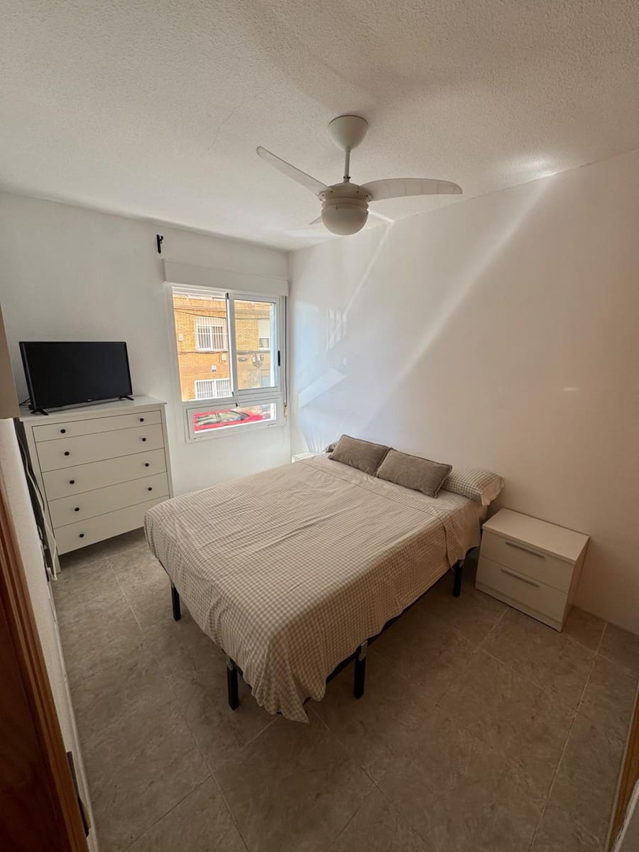 2 soveværelse Lejlighed til leje i Torrevieja - € 700 (Ref: 10100387)