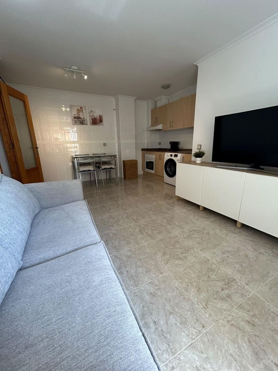 2 soveværelse Lejlighed til leje i Torrevieja - € 700 (Ref: 10100387)