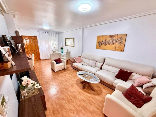 4 makuuhuone Omakotitalo myytävänä paikassa Lo Pagan, San Pedro del Pinatar mukana 
autotalli - 340 000 € (Ref: 10120104)