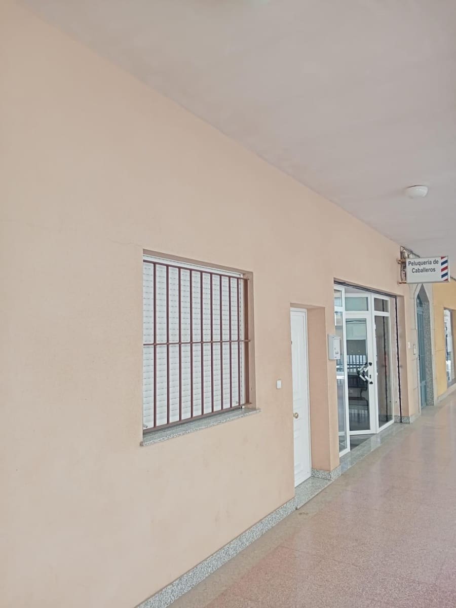 Commercial for rent in Los Nietos - € 500 (Ref: 10157835)