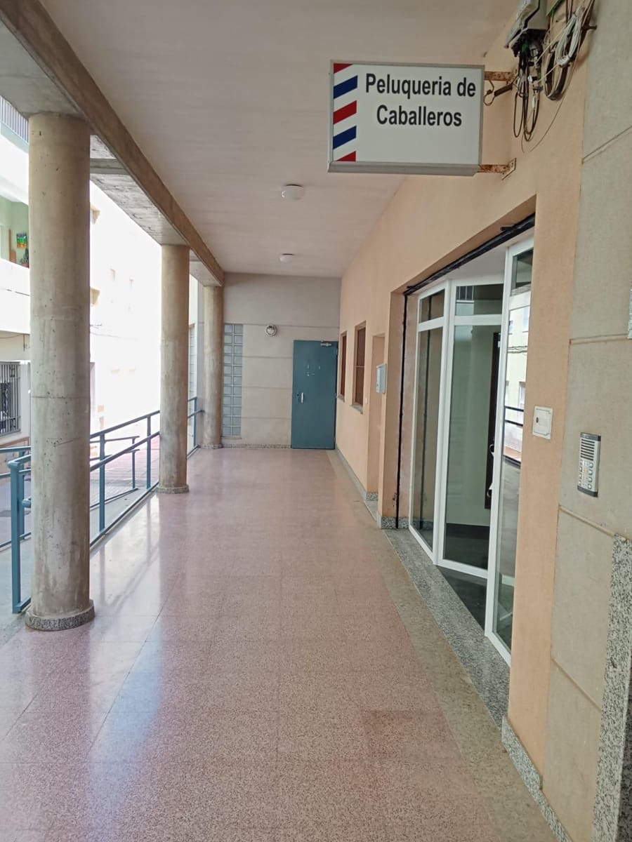 Commercial for rent in Los Nietos - € 500 (Ref: 10157835)