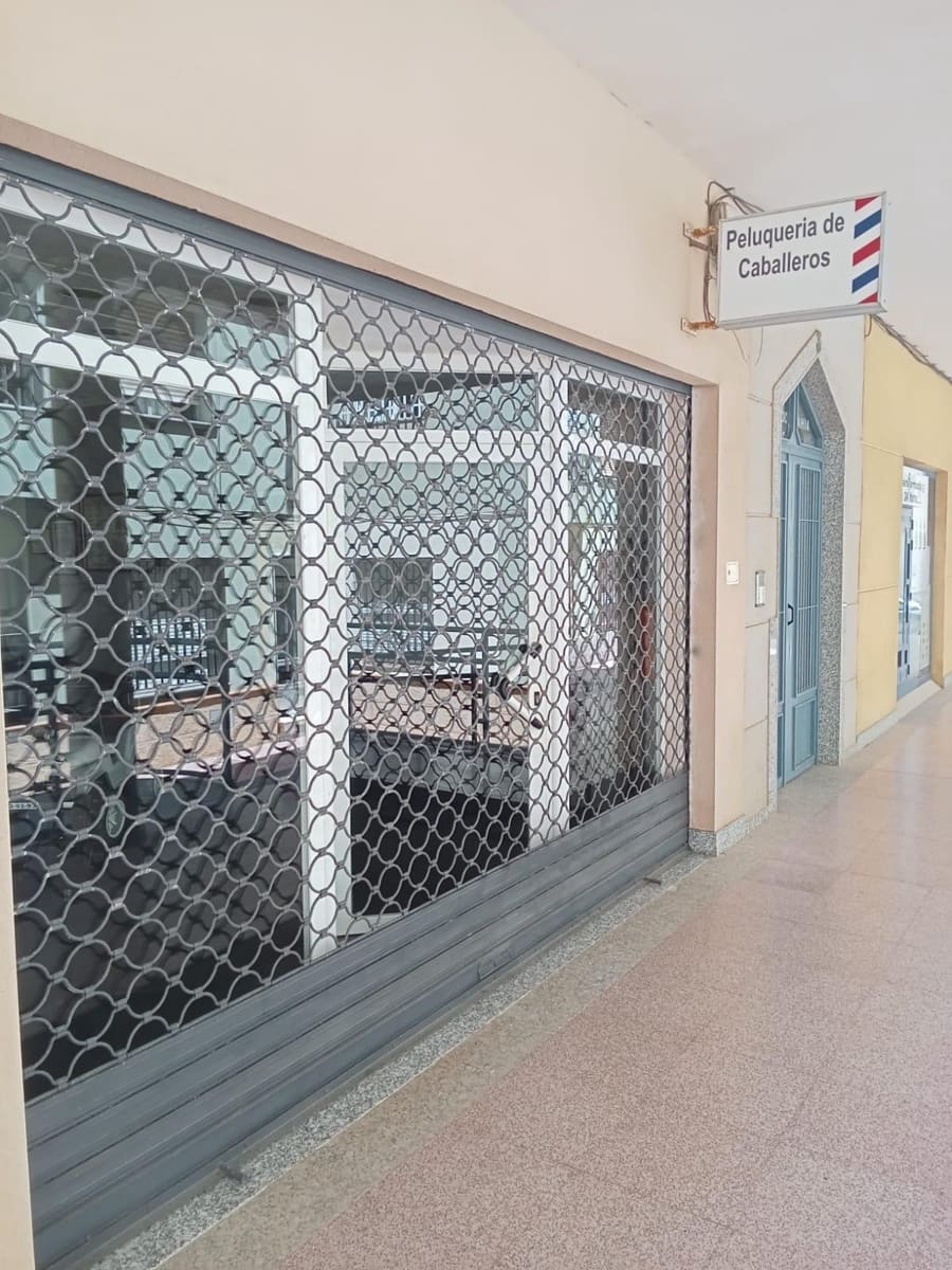 Commercial for rent in Los Nietos - € 500 (Ref: 10157835)