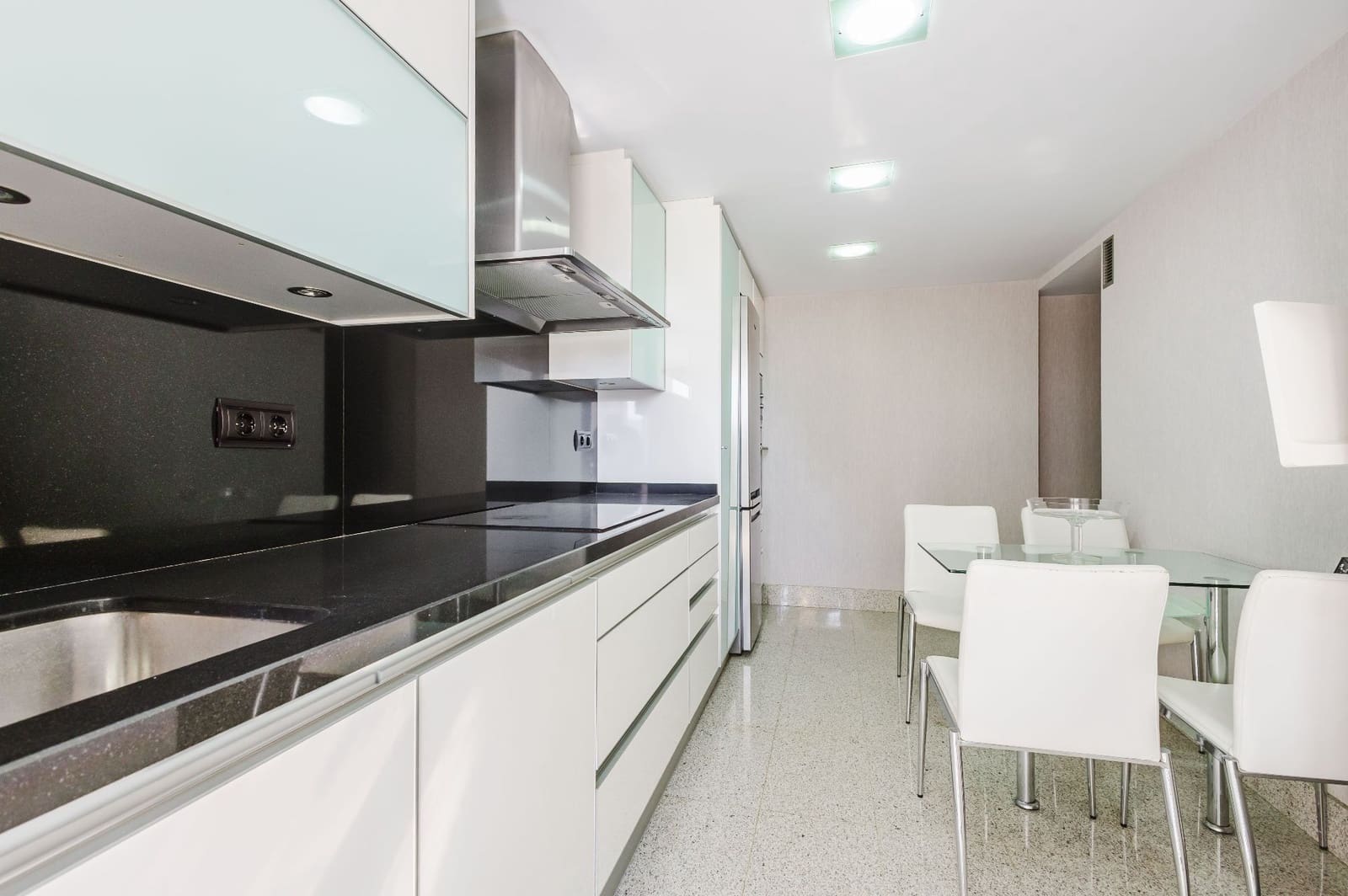 4 slaapkamer Flat te koop in Velez-Malaga - € 310.000 (Ref: 10002455)
