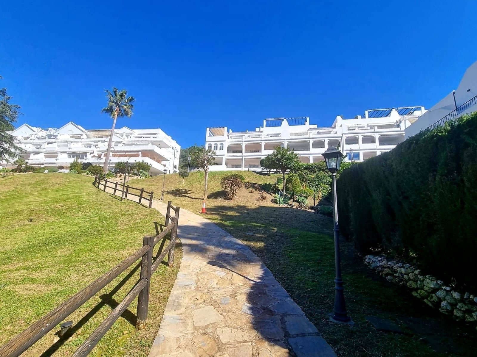 2 quarto Apartamento para venda em Benahavis com piscina - 595 000 € (Ref: 10008298)