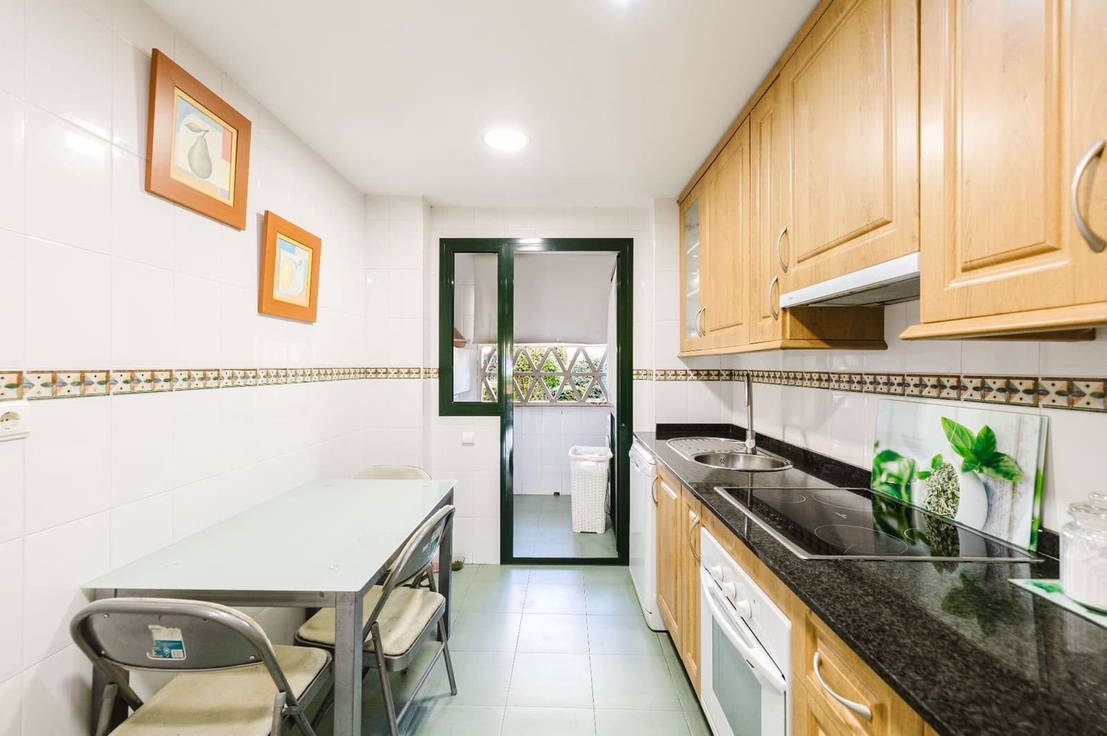 2 soveværelse Lejlighed til salg i Estepona med swimmingpool garage - € 380.000 (Ref: 10015031)
