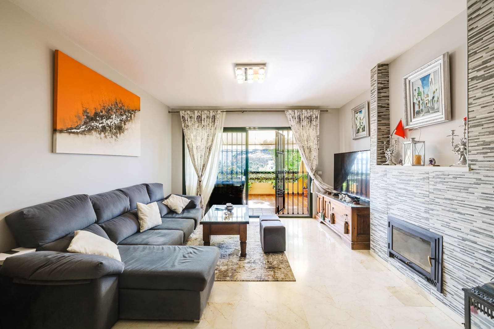 2 soveværelse Lejlighed til salg i Estepona med swimmingpool garage - € 380.000 (Ref: 10015031)