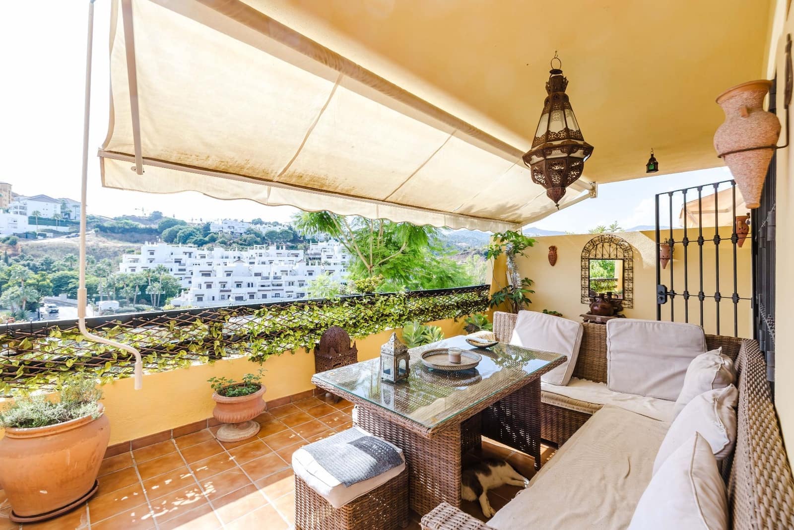 2 soveværelse Lejlighed til salg i Estepona med swimmingpool garage - € 380.000 (Ref: 10015031)