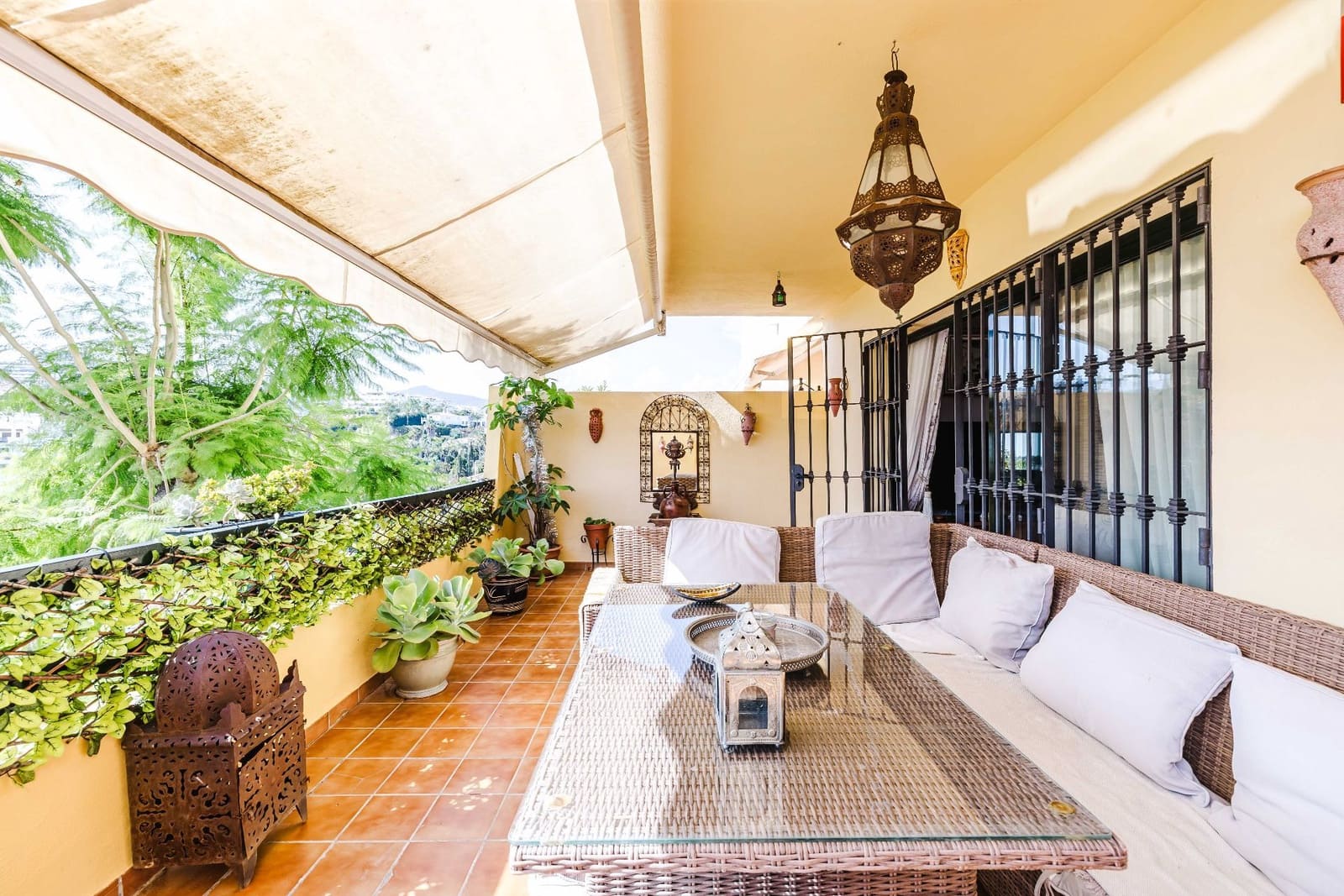 2 soveværelse Lejlighed til salg i Estepona med swimmingpool garage - € 380.000 (Ref: 10015031)