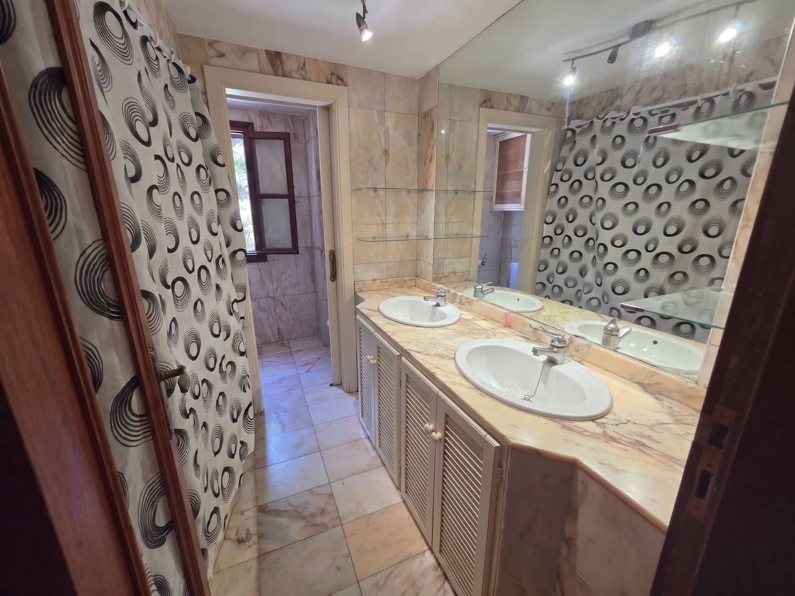 3 sovrum Semi-fristående Villa till salu i Estepona med pool garage - 650 000 € (Ref: 10017039)