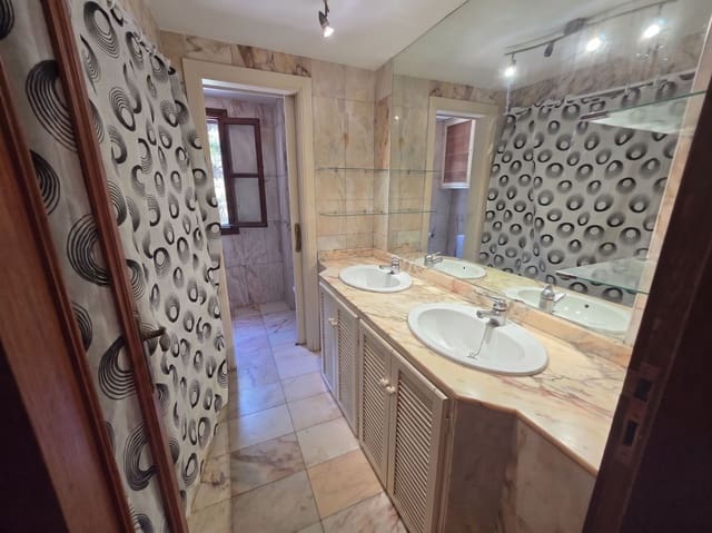 Pareado de 3 habitaciones en Estepona en venta con piscina garaje - 650.000 € (Ref: 10017039)
