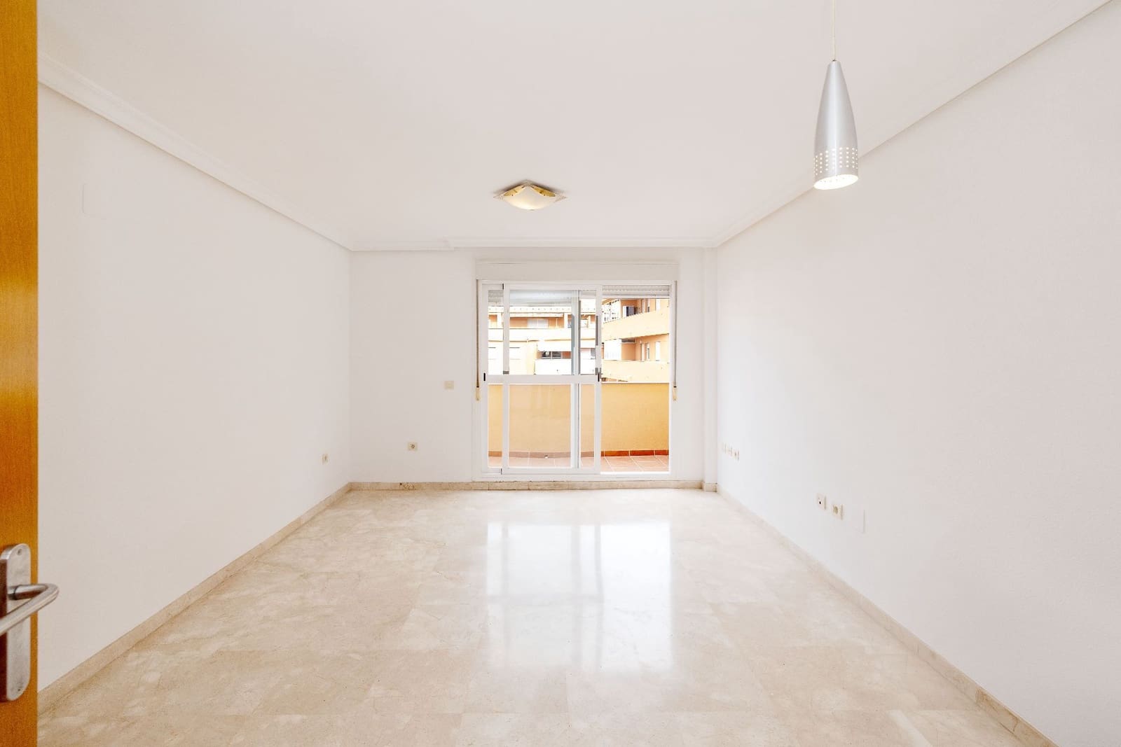 3 Zimmer Wohnung zu verkaufen in Estepona mit Garage - 425.000 € (Ref: 10021956)