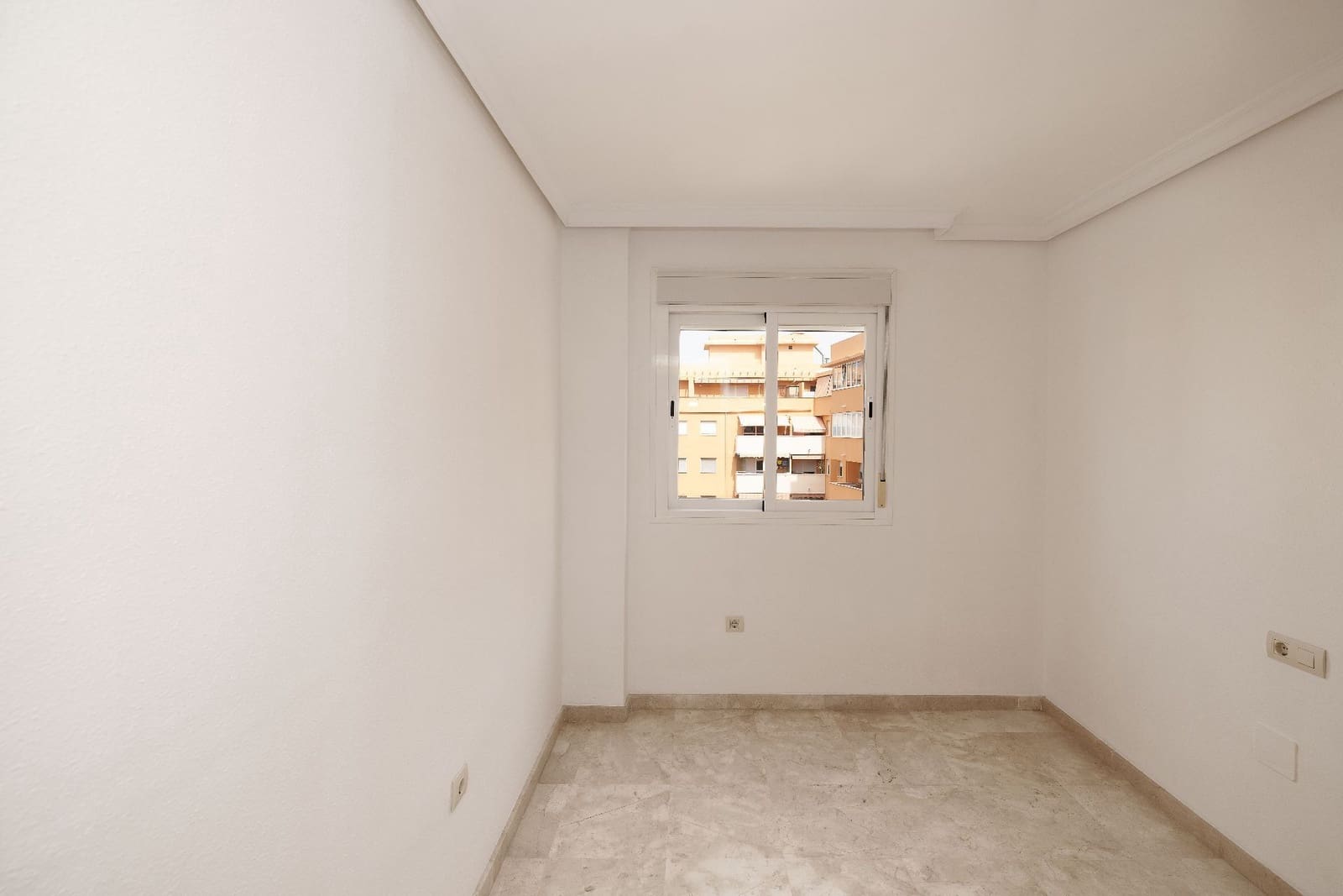 3 Zimmer Wohnung zu verkaufen in Estepona mit Garage - 425.000 € (Ref: 10021956)