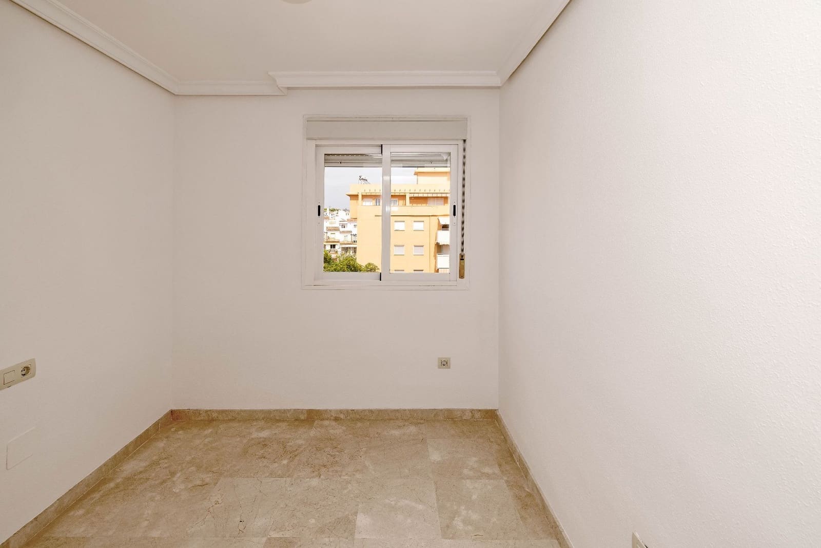 3 Zimmer Wohnung zu verkaufen in Estepona mit Garage - 425.000 € (Ref: 10021956)