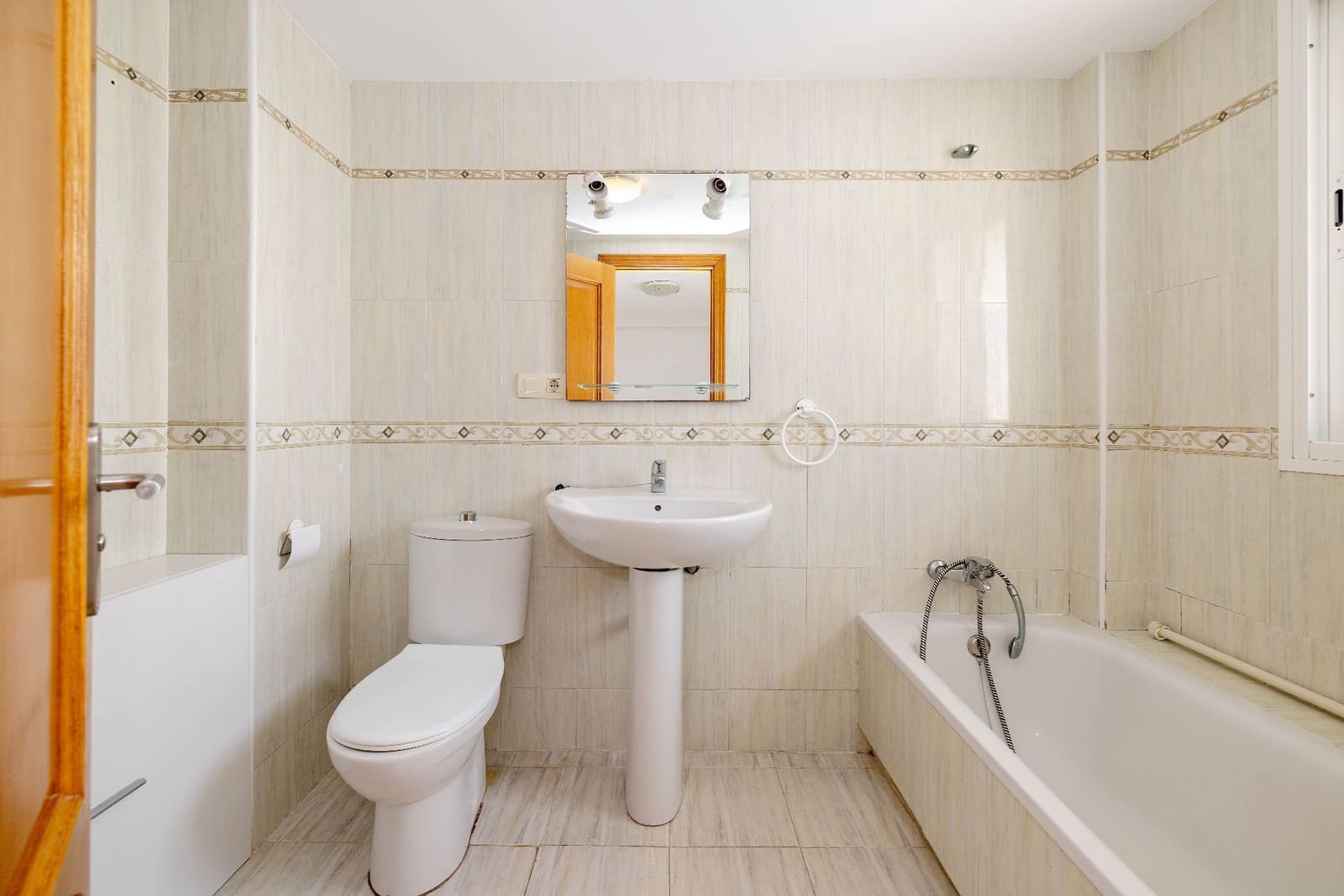 3 Zimmer Wohnung zu verkaufen in Estepona mit Garage - 425.000 € (Ref: 10021956)