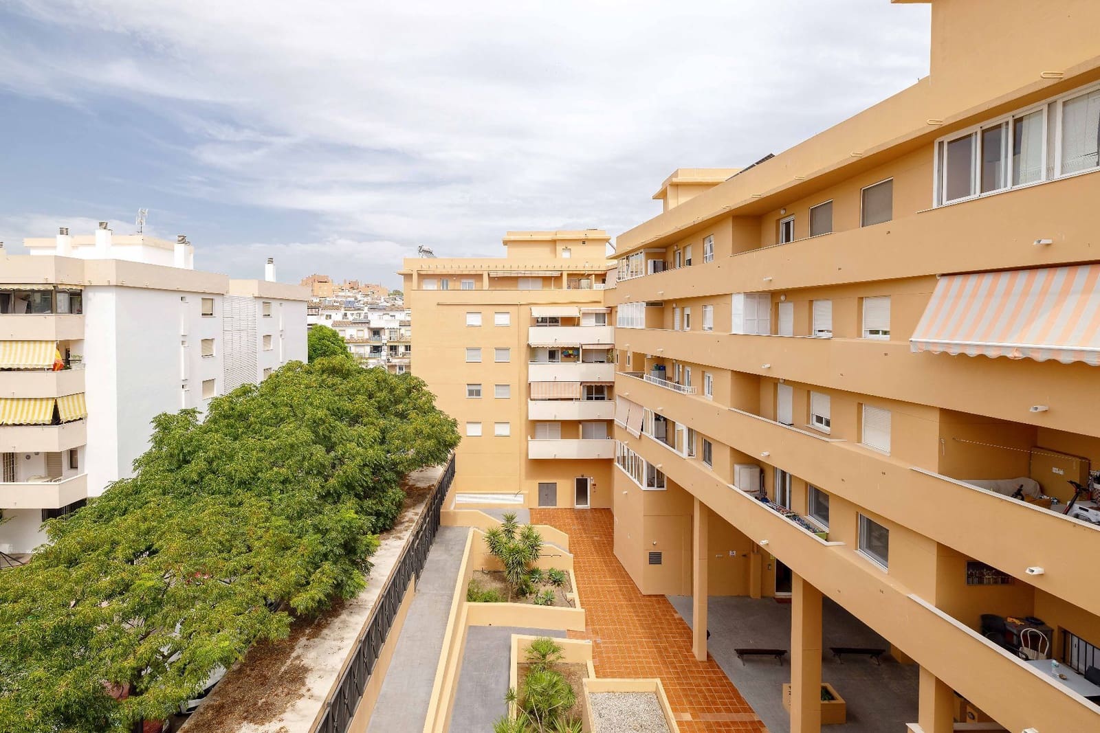 3 Zimmer Wohnung zu verkaufen in Estepona mit Garage - 425.000 € (Ref: 10021956)