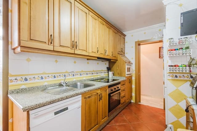 4 makuuhuone Asunto myytävänä paikassa Cortijo Alto, Málaga kaupunki mukana 
autotalli - 450 000 € (Ref: 10030003)