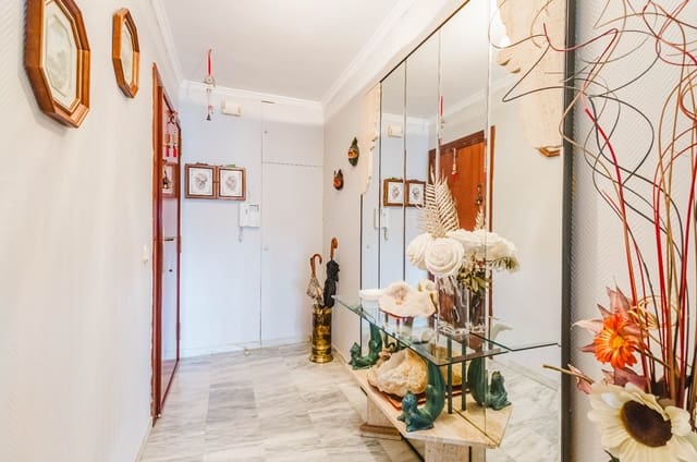 4 makuuhuone Asunto myytävänä paikassa Cortijo Alto, Málaga kaupunki mukana 
autotalli - 450 000 € (Ref: 10030003)