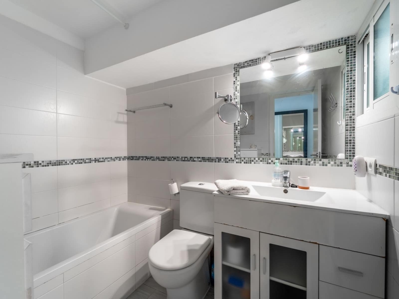 3 chambre Villa/Maison Semi-Mitoyenne à vendre à Bahia Dorada avec piscine garage - 550 000 € (Ref: 10031440)