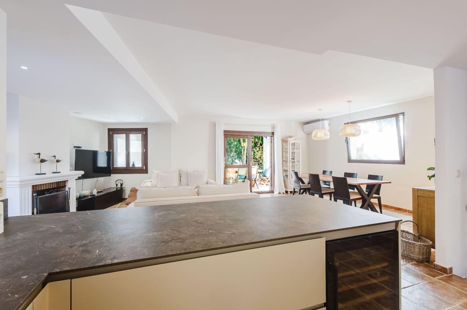 3 soveværelse Bungalow til salg i El Paraiso med swimmingpool garage - € 697.000 (Ref: 10031442)