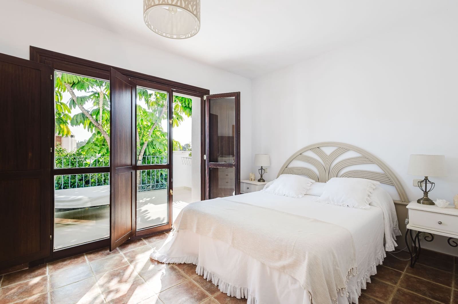 3 soveværelse Bungalow til salg i El Paraiso med swimmingpool garage - € 697.000 (Ref: 10031442)