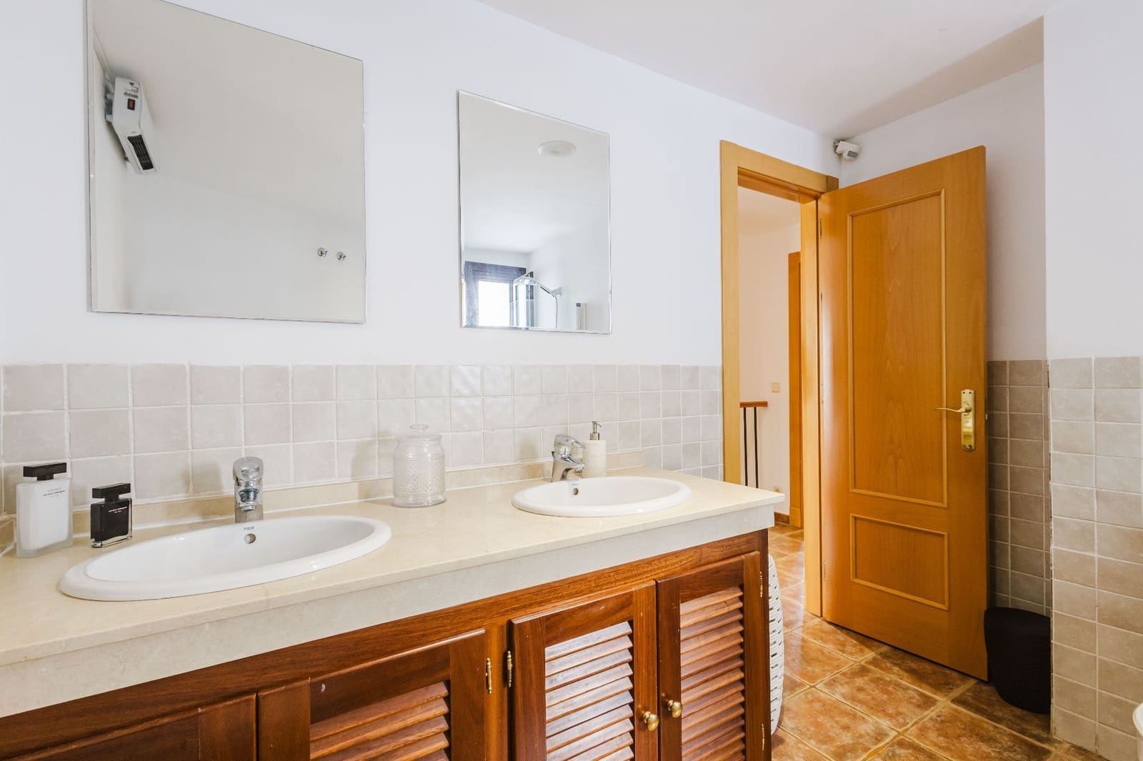3 soveværelse Bungalow til salg i El Paraiso med swimmingpool garage - € 697.000 (Ref: 10031442)