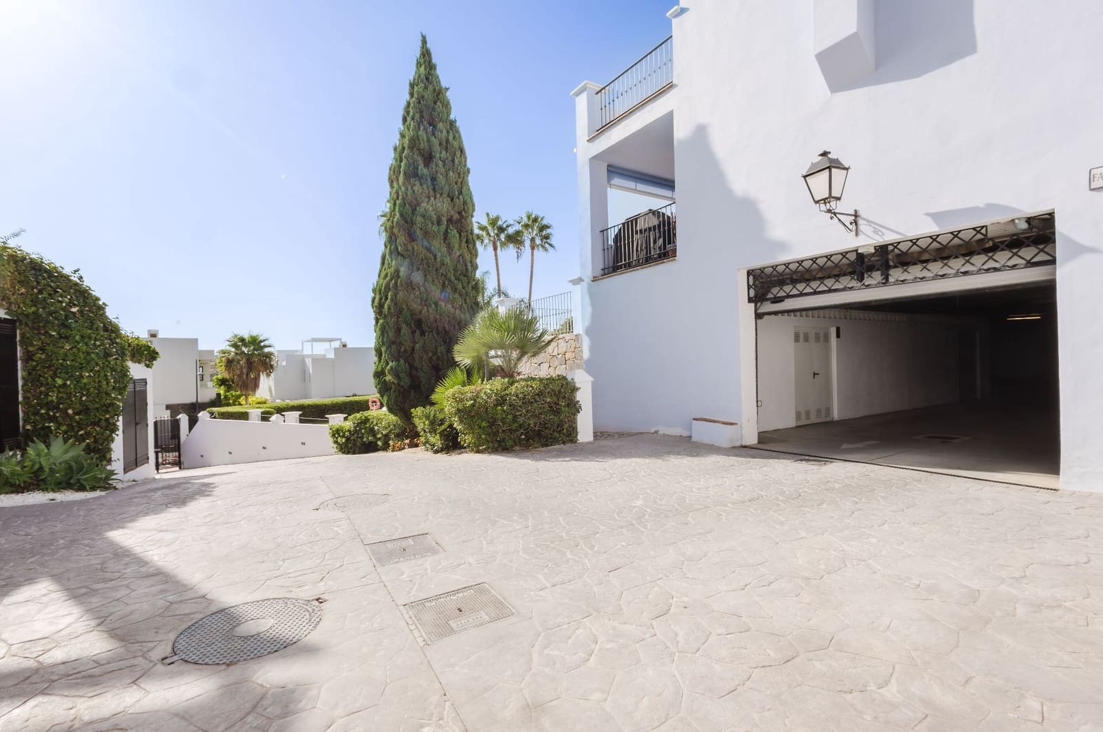 3 soveværelse Bungalow til salg i El Paraiso med swimmingpool garage - € 697.000 (Ref: 10031442)