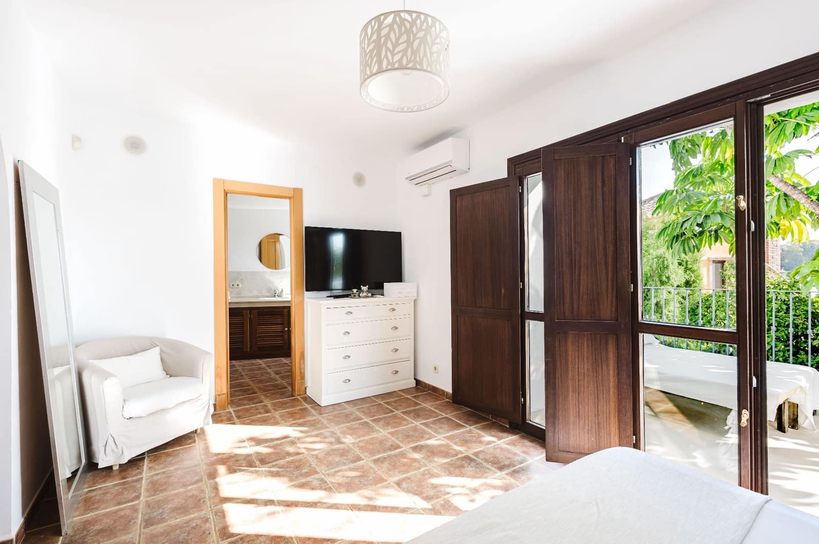 3 soveværelse Bungalow til salg i El Paraiso med swimmingpool garage - € 697.000 (Ref: 10031442)
