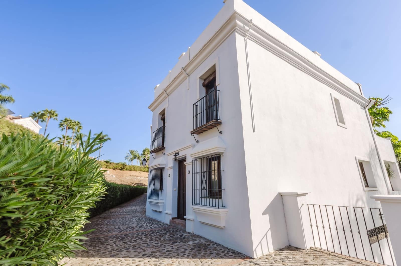 3 soveværelse Bungalow til salg i El Paraiso med swimmingpool garage - € 697.000 (Ref: 10031442)
