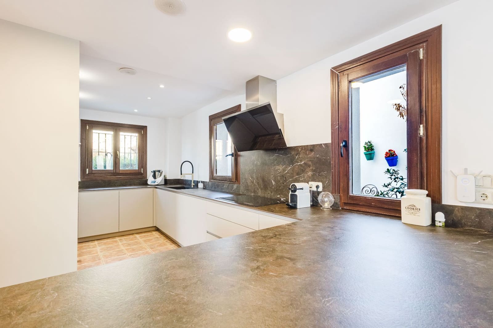 3 soveværelse Bungalow til salg i El Paraiso med swimmingpool garage - € 697.000 (Ref: 10031442)