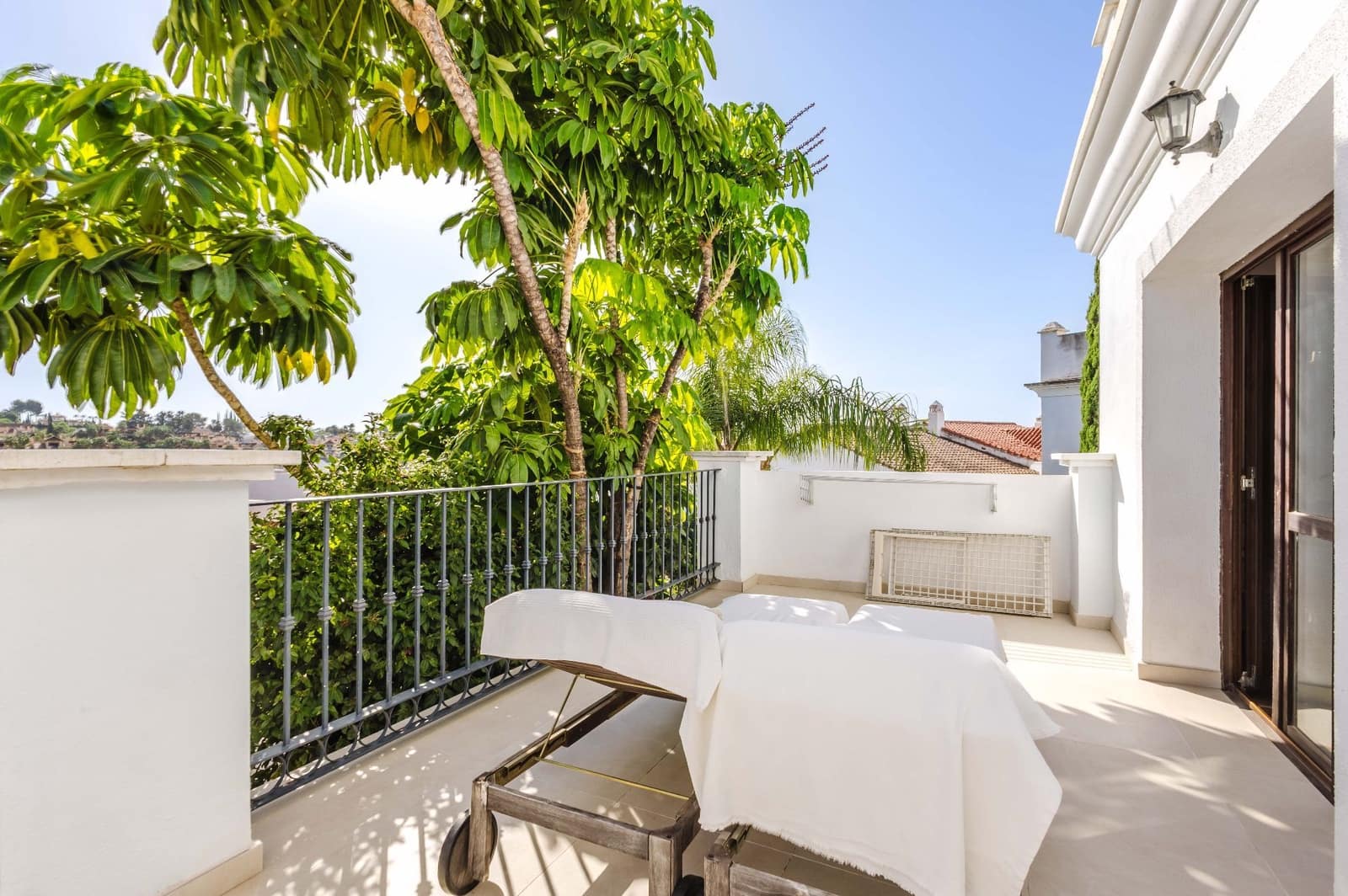 3 soveværelse Bungalow til salg i El Paraiso med swimmingpool garage - € 697.000 (Ref: 10031442)