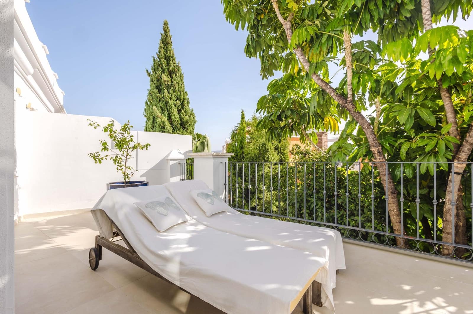 3 soveværelse Bungalow til salg i El Paraiso med swimmingpool garage - € 697.000 (Ref: 10031442)