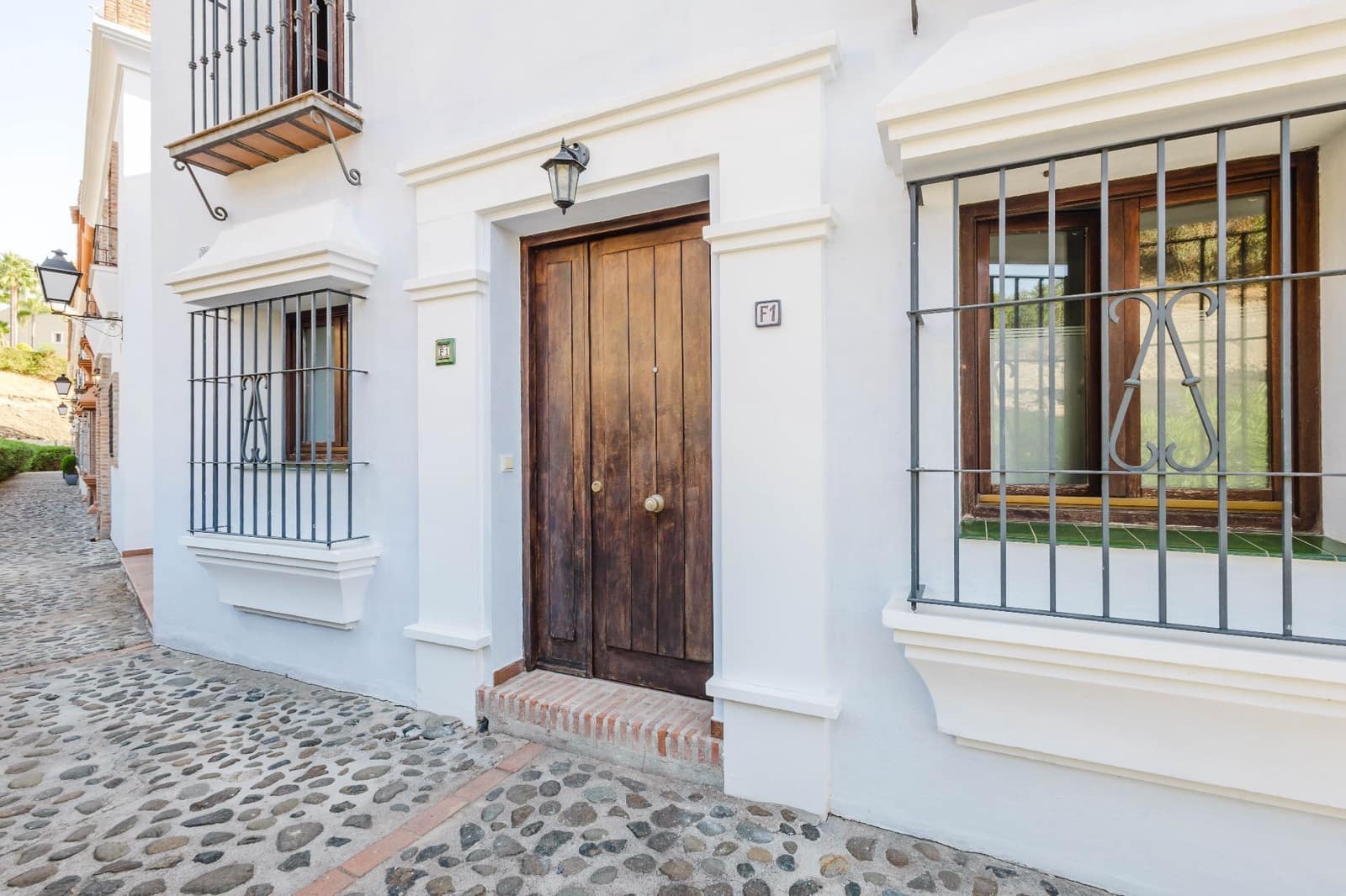 3 soveværelse Bungalow til salg i El Paraiso med swimmingpool garage - € 697.000 (Ref: 10031442)