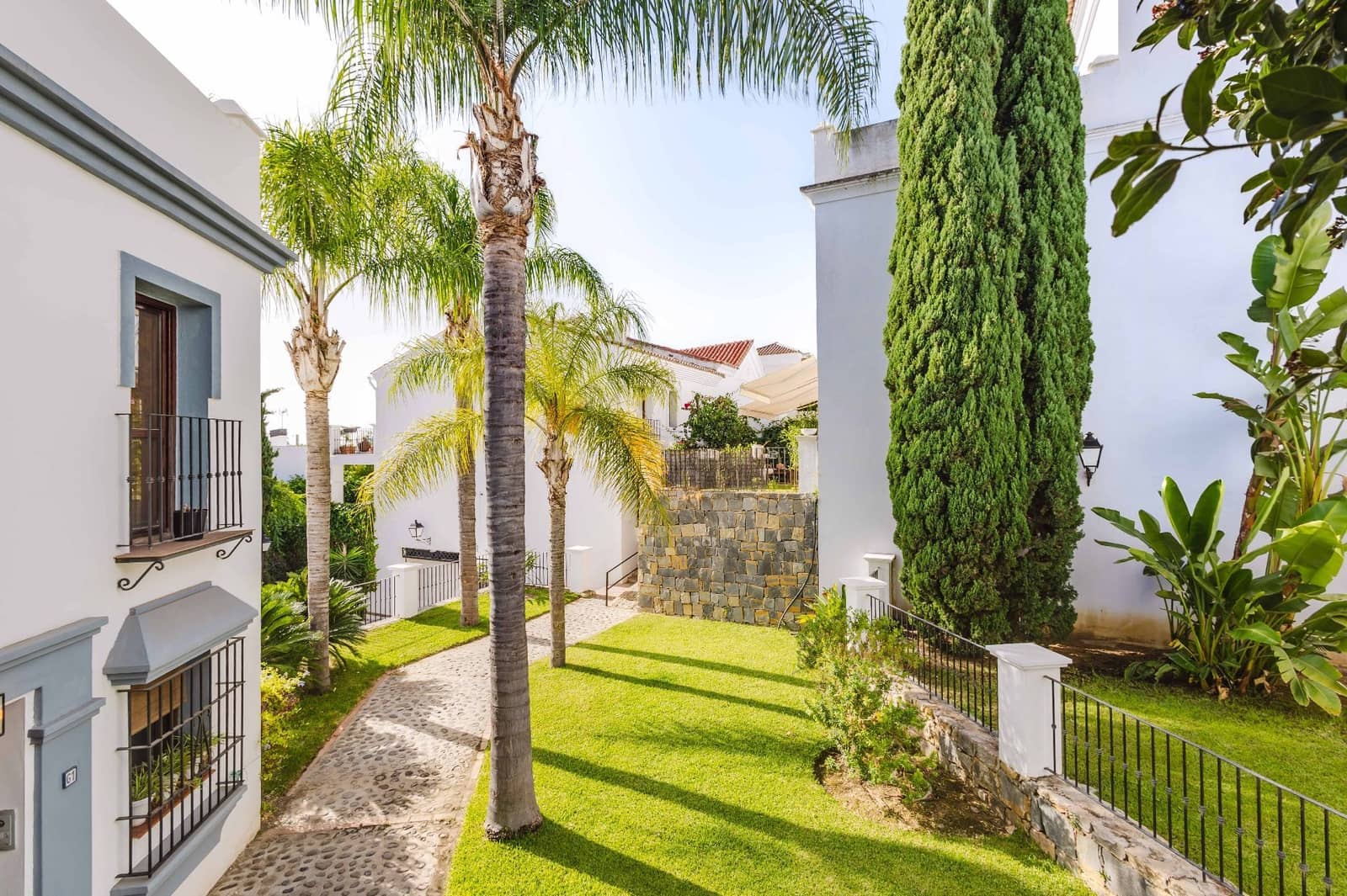 3 soveværelse Bungalow til salg i El Paraiso med swimmingpool garage - € 697.000 (Ref: 10031442)