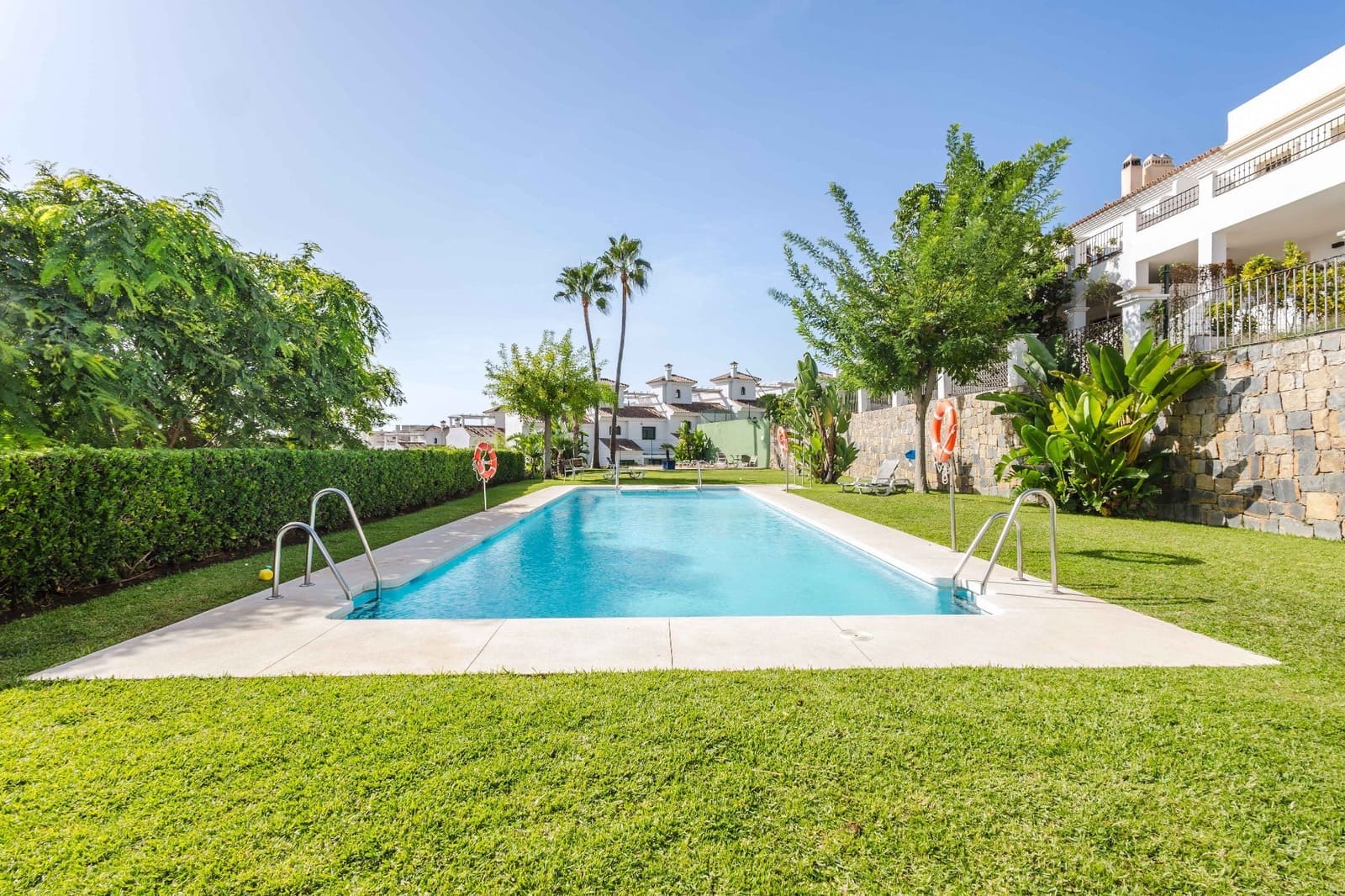 3 soveværelse Bungalow til salg i El Paraiso med swimmingpool garage - € 697.000 (Ref: 10031442)
