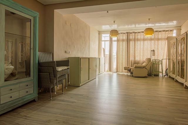 7 sypialnia Willa na sprzedaż w Oliva z garażem - 550 000 € (Ref: 10031444)