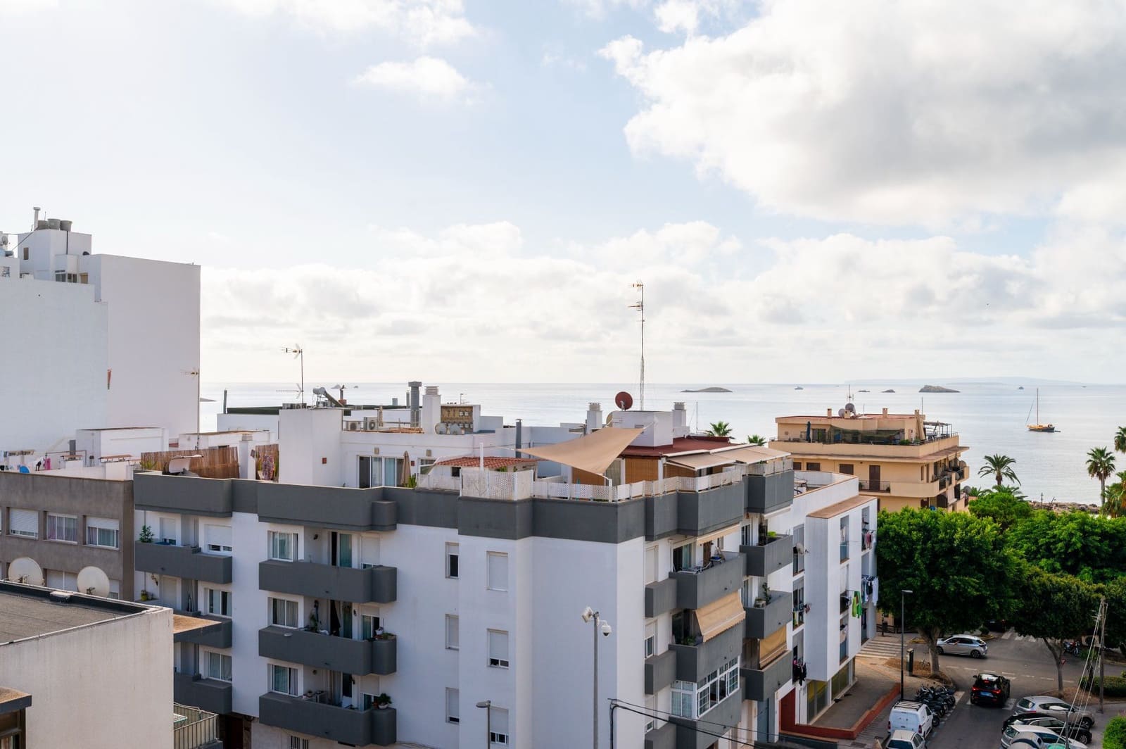 2 bedroom Flat for sale in Ibiza / Eivissa town - € 415,000 (Ref: 10033424)