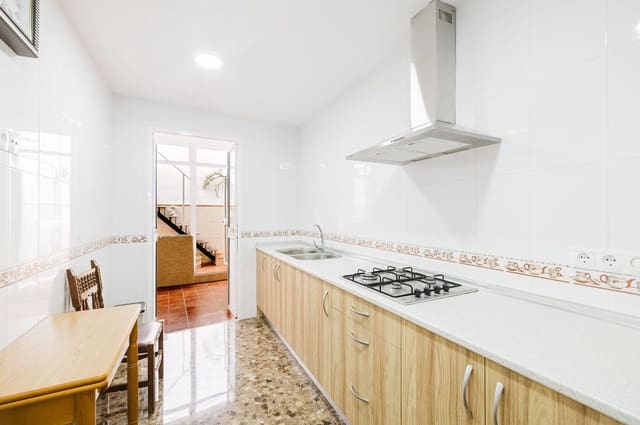 3 soveværelse Byhus til salg i Nerja - € 465.000 (Ref: 10033426)