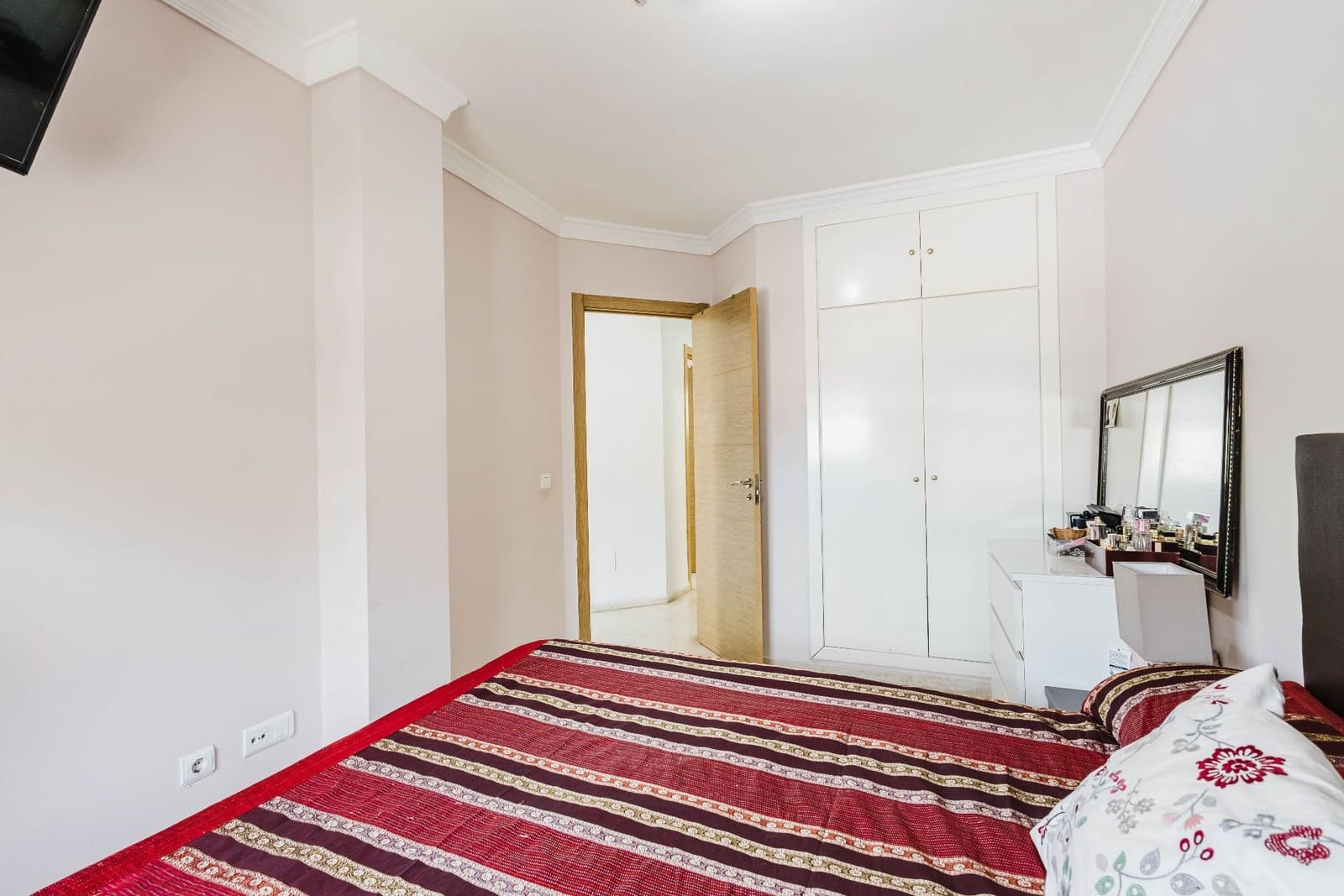 2 bedroom Flat for sale in Madrid city - € 215,000 (Ref: 10034869)