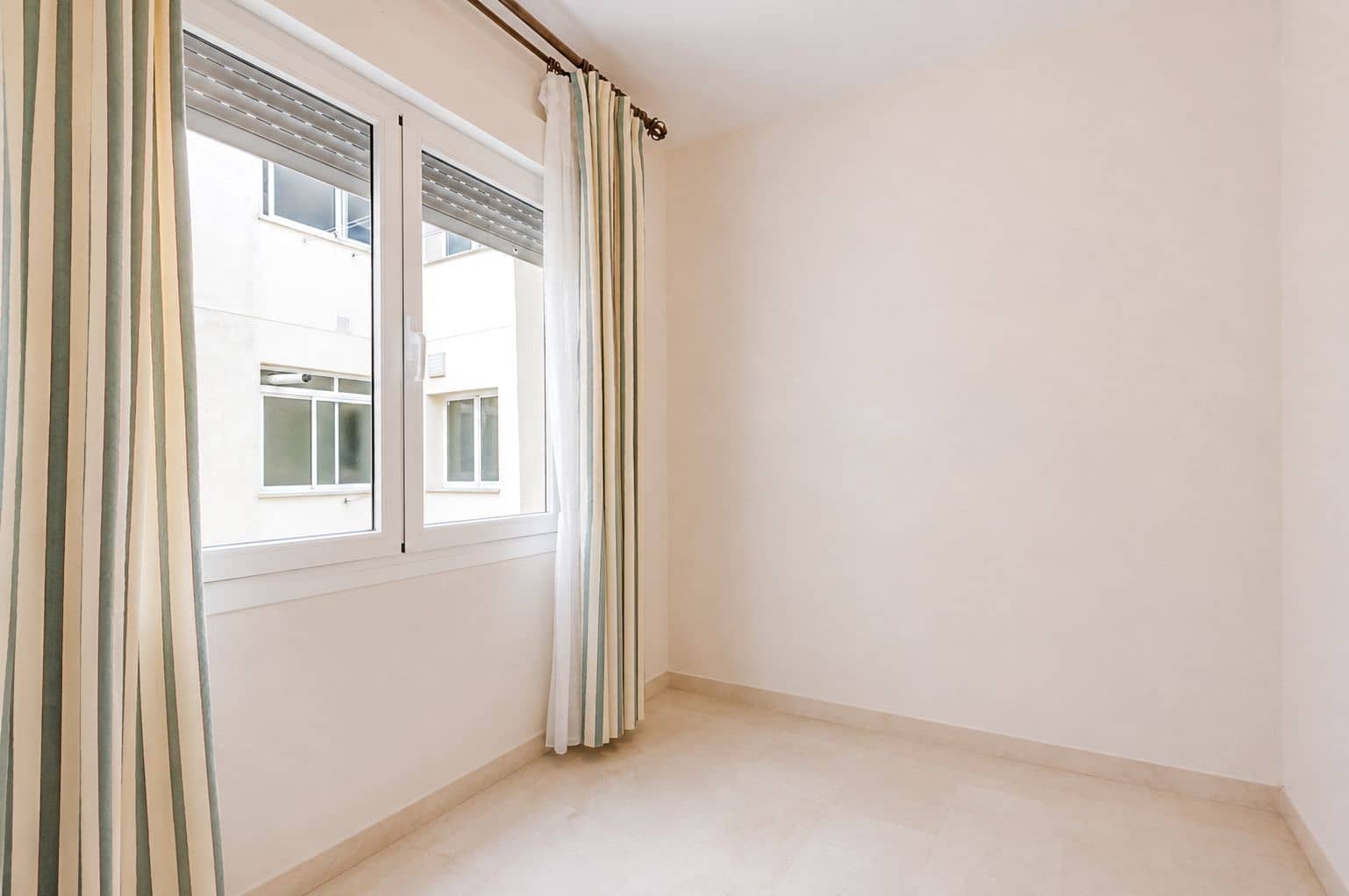 4 soveværelse Lejlighed til salg i Marbella med garage - € 450.000 (Ref: 10040316)
