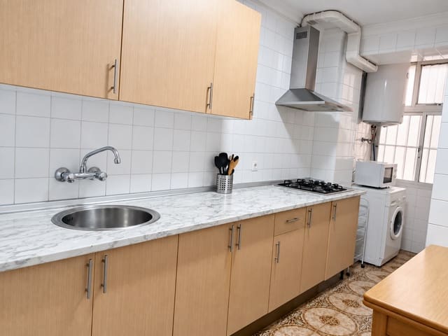 3 slaapkamer Flat te koop in Cruz de Humilladero, Málaga stad - € 326.000 (Ref: 10054624)